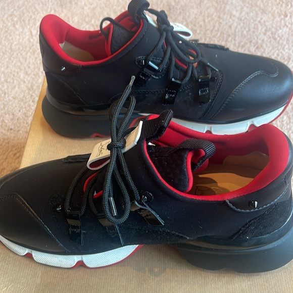 Christian Louboutin - Picture 6 of 8